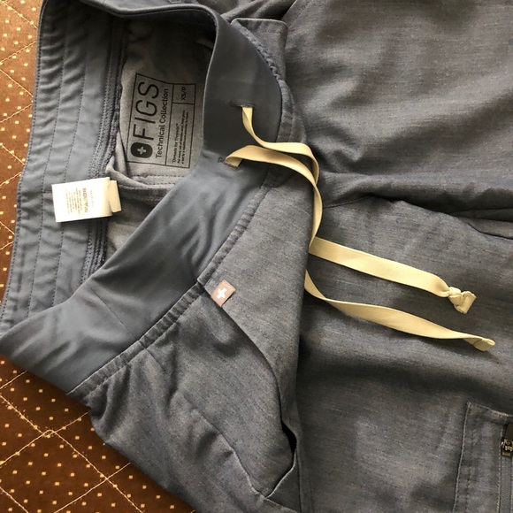 Figs Scrub Set in XS & XS/P - Picture 7 of 9